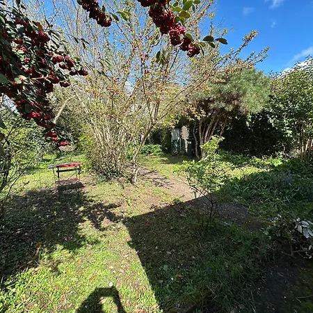 Maisonnette Avec Jardin אנז'ה